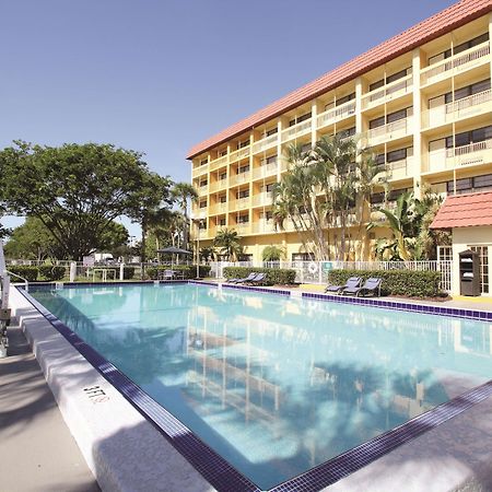 La Quinta By Wyndham Coral Springs University Dr Bagian luar foto